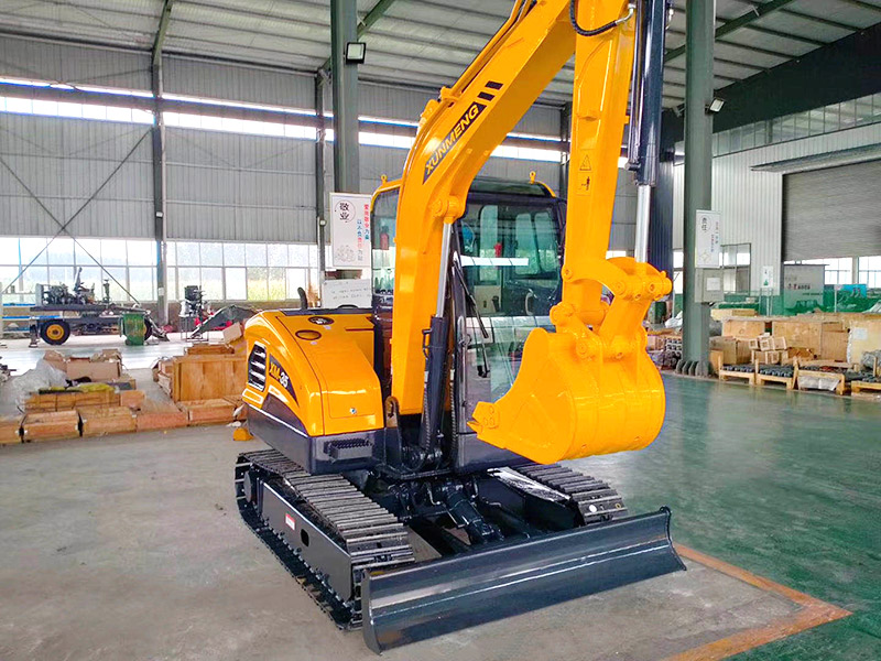 新型35型履帶式挖掘機(jī)6.jpg